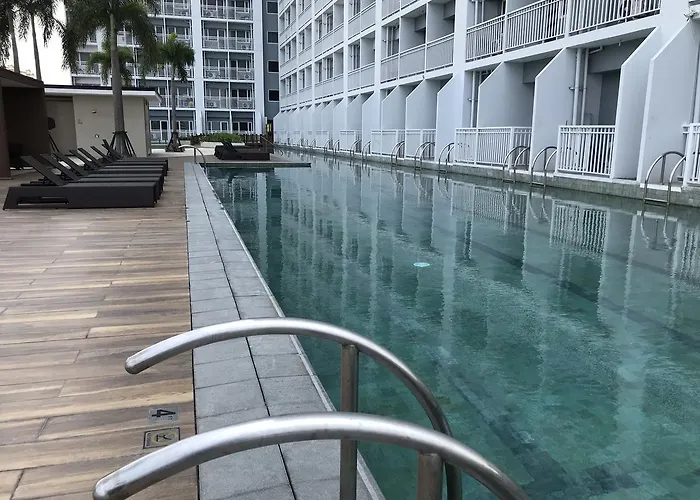Bay Breeze Residences With Pool View Apartamento